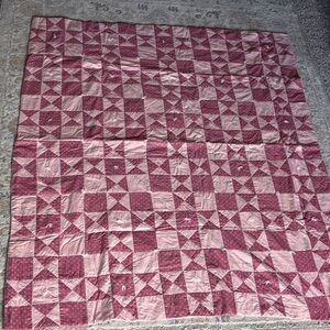 Classic Cotton Patchwork Quilt in Pink and Mauve